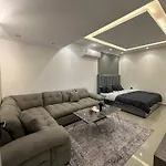 استديو انيق بدخول ذاتي جانب البوليفارد